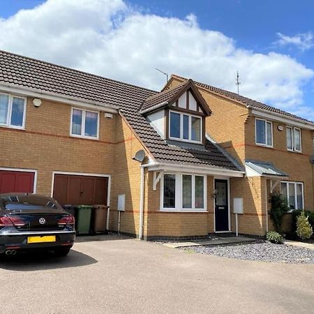 Charming Home In Wellingborough Extérieur photo