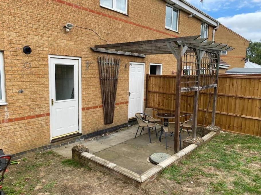 Charming Home In Wellingborough Extérieur photo