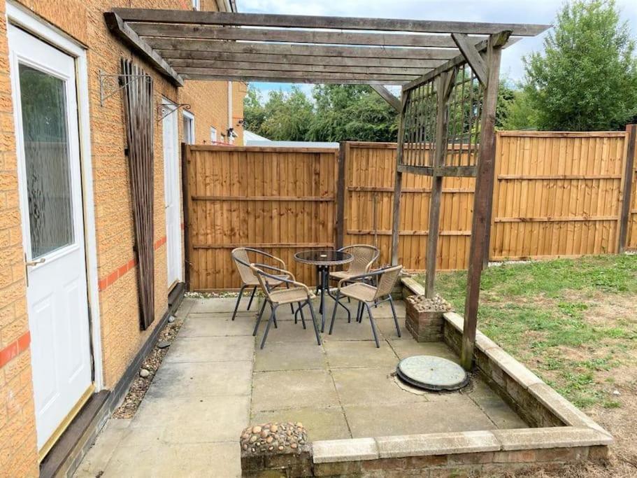 Charming Home In Wellingborough Extérieur photo