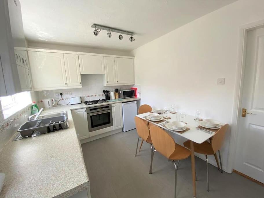 Charming Home In Wellingborough Extérieur photo