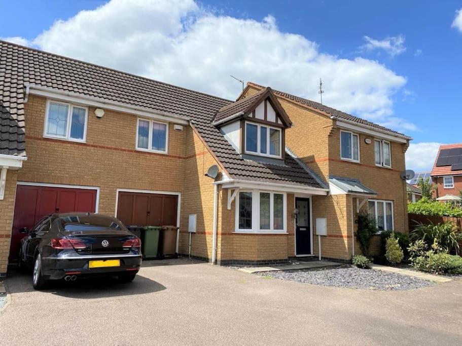 Charming Home In Wellingborough Extérieur photo
