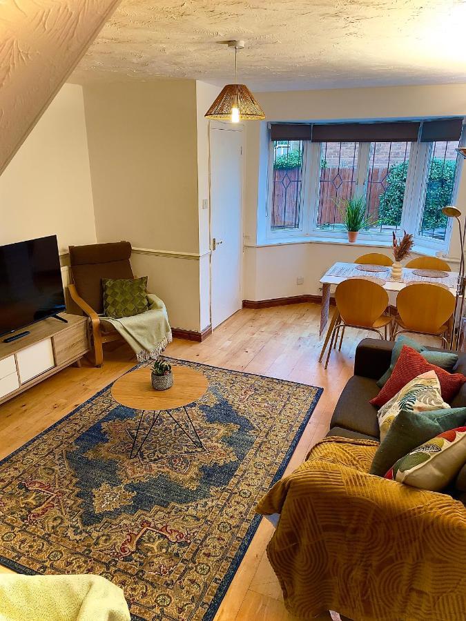 Charming Home In Wellingborough Extérieur photo